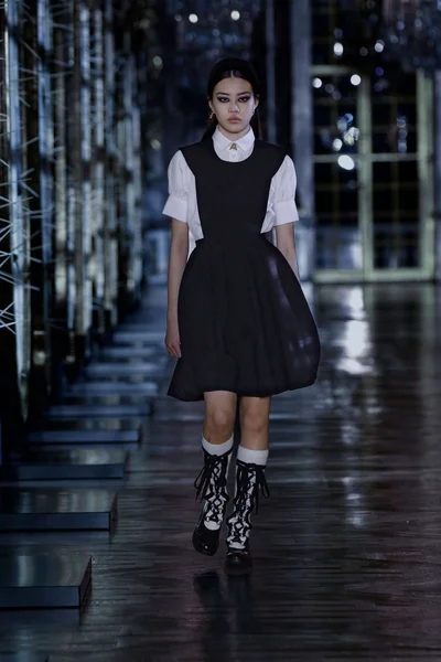 Look 3